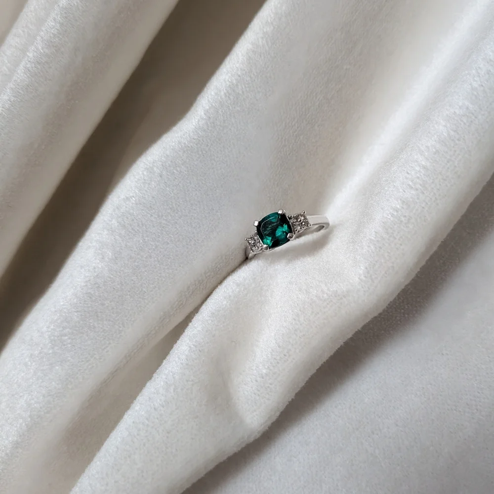 Emerald And Diamond White Gold Ring - Picture 9 of 13